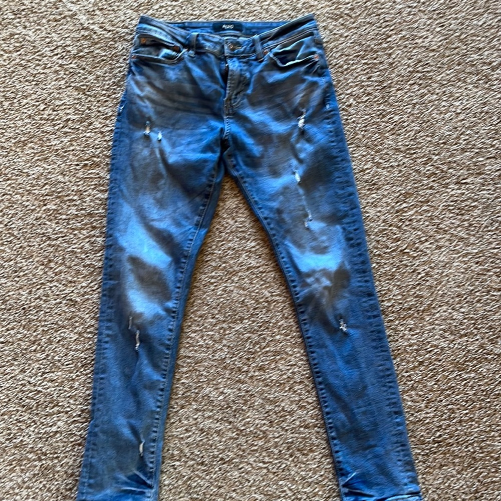 Aeropostale men’s athletic skinny jeans. Sz 28/32 distressed medium blue wash